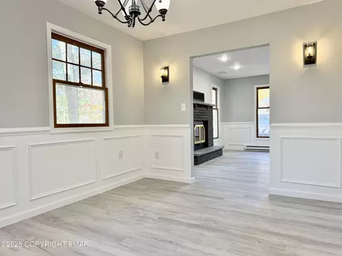 Living - 104 Dunchurch Dr, Bushkill, PA 18324 photo 4 of 5