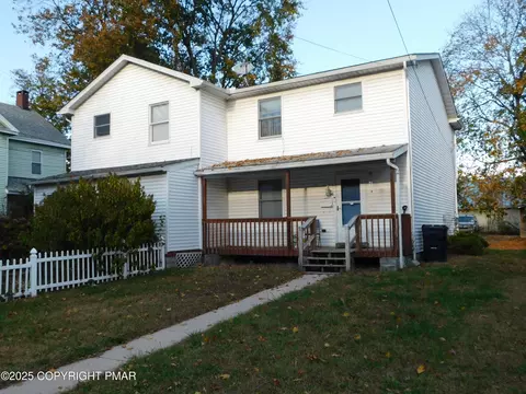 64 N 2nd St, Stroudsburg, PA 18360