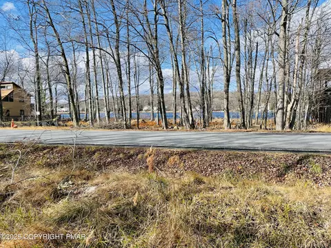 789 Waterfront Dr, Coolbaugh Township, PA 18466