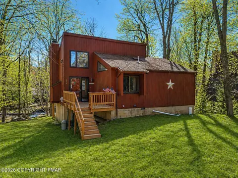 270 Trout Creek Dr, Pocono Lake, PA 18347