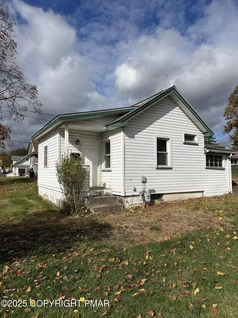 1184 Appenzeller Ave, Stroudsburg, PA 18360