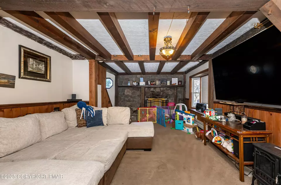 Living - 161 Pa-447, Newfoundland, PA 18445 photo 3 of 3