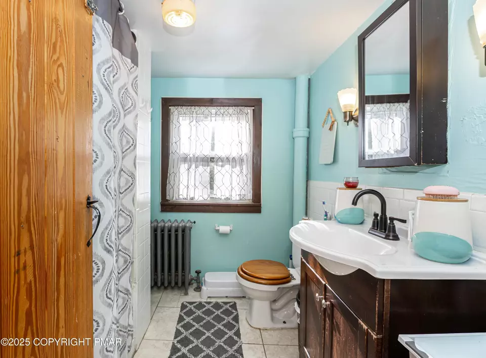 Bath - 161 Pa-447, Newfoundland, PA 18445 photo 2 of 2