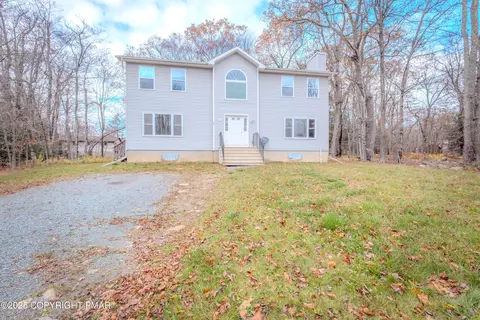 621 Washington Pl, Tobyhanna, PA 18466