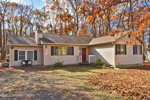 3282 Bluebird Dr, Bushkill, PA 18324