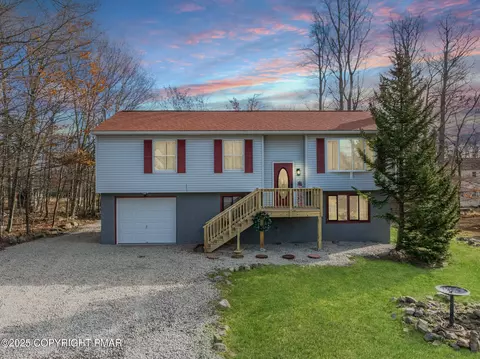 539 Country Place Dr, Tobyhanna, PA 18466