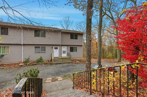 1247 Chateau Dr, East Stroudsburg, PA 18302