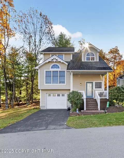 230 Hawthorne Village Ct, East Stroudsburg, PA 18302
