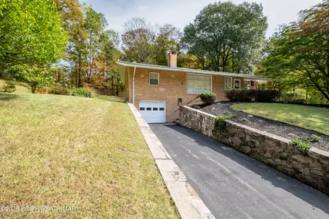 314 Whitestone Cor, Stroudsburg, PA 18360