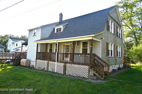 2215 Pennsylvania Ave, Martins Creek, PA 18063