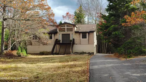 125 Pawnee Ct, Long Pond, PA 18334