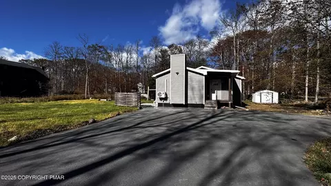 3262 Hamlet Dr, Tobyhanna, PA 18466