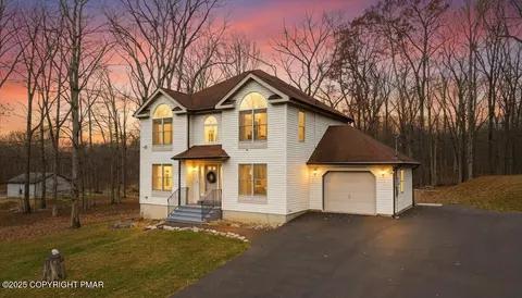 135 Timber Hill Rd, Henryville, PA 18332