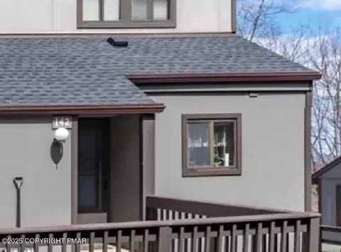 142 Cross Country Ln, Tannersville, PA 18372