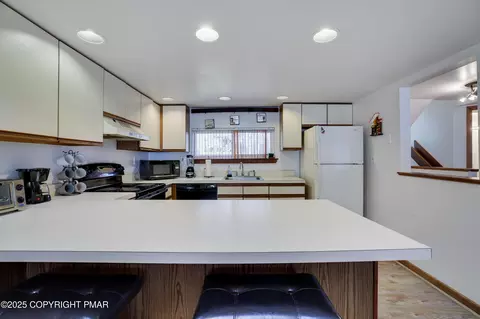 Kitchen - 3336 Windermere Dr, Bushkill, PA 18324 photo 2 of 4