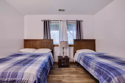 Bedroom - 3336 Windermere Dr, Bushkill, PA 18324 photo 5 of 6