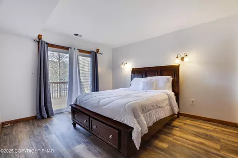 Bedroom - 3336 Windermere Dr, Bushkill, PA 18324 photo 3 of 6