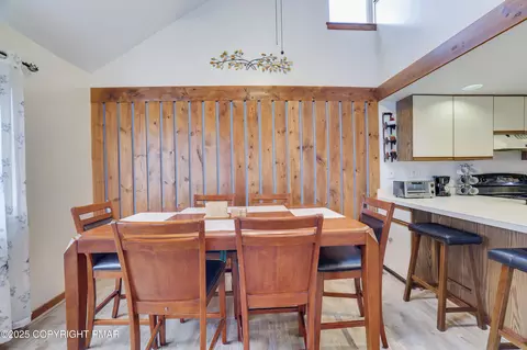 Dining - 3336 Windermere Dr, Bushkill, PA 18324 photo 2 of 3