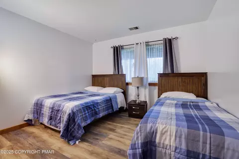 Bedroom - 3336 Windermere Dr, Bushkill, PA 18324 photo 4 of 6