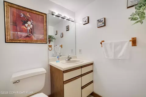 Bath - 3336 Windermere Dr, Bushkill, PA 18324 photo 4 of 4