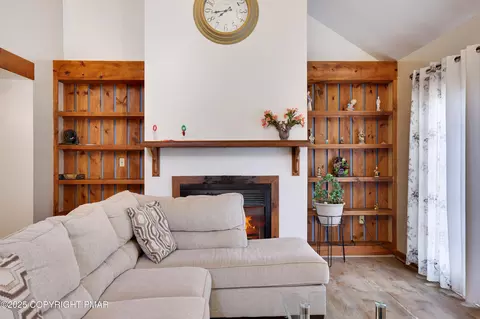 Living - 3336 Windermere Dr, Bushkill, PA 18324 photo 2 of 2