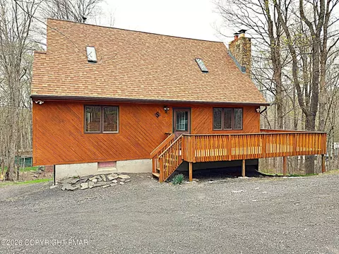 4129 Firefly Ct, Pocono Lake, PA 18347