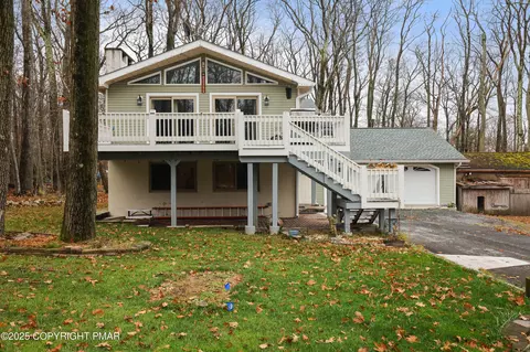 1055 Hunter Dr, Tobyhanna, PA 18466