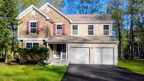 2113 Dorset Ct, Bushkill, PA 18324