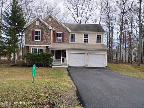 2113 Dorset Ct, Bushkill, PA 18324