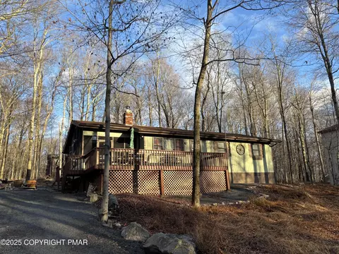38 Mountain Glen Dr, Clifton Township, PA 18424