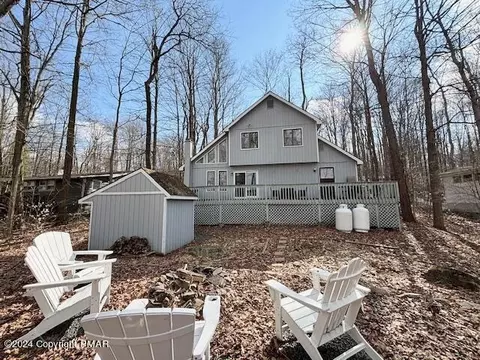 111 Mohican Trl, Pocono Lake, PA 18347