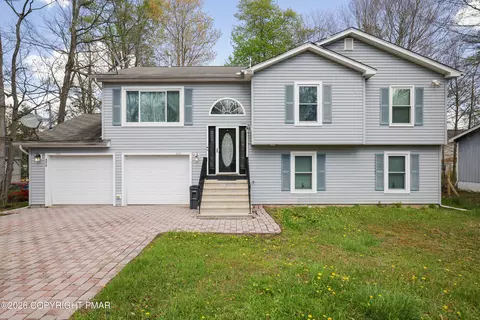 2137 Freedom Way, Pocono Summit, PA 18346
