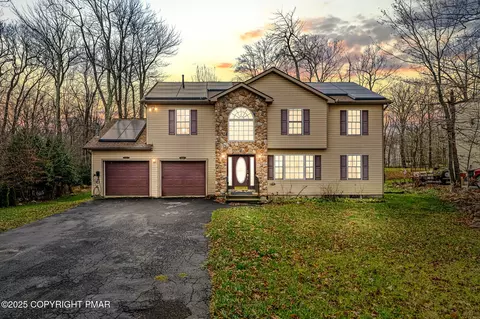2127 Warwick Cir, Coolbaugh Township, PA 18466