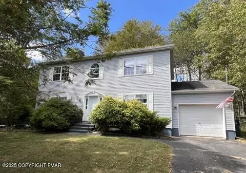 6098 Boardwalk Dr, Tobyhanna, PA 18466