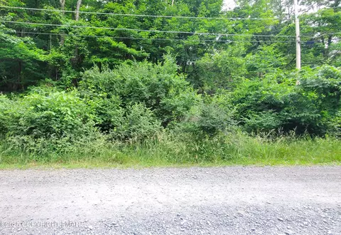 180 Stony Hollow Cir, Bushkill, PA 18324