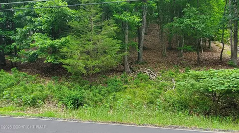 1895 Stafford Dr, Bushkill, PA 18324