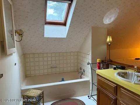 Bath - 113 Jackson Rd, Shavertown, PA 18708 photo 5 of 6