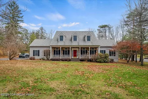 126 Devonshire Dr, Stroudsburg, PA 18360