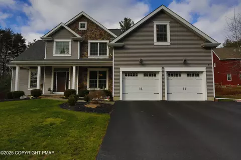 223 Canterbury Cir, Blakeslee, PA 18610