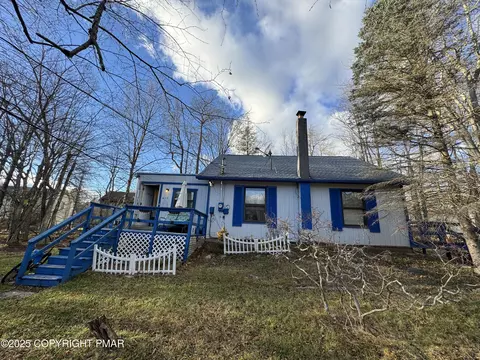 126 Feather Ln, Tobyhanna, PA 18466