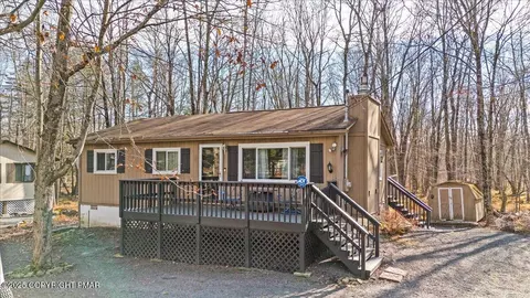 272 Wyalusing Dr, Pocono Lake, PA 18347
