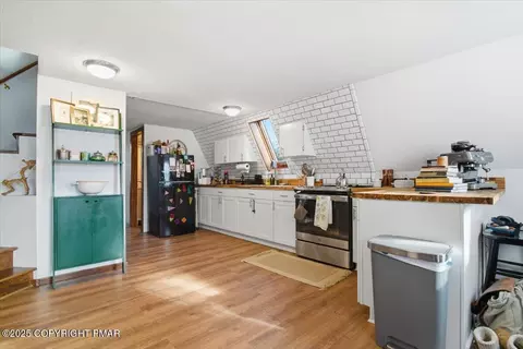 Kitchen - 497 Jonas Rd, Effort, PA 18330 photo 4 of 4