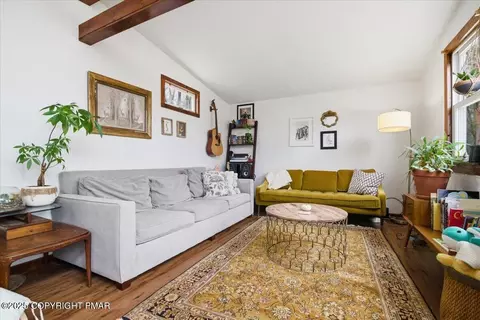 Living - 497 Jonas Rd, Effort, PA 18330 photo 2 of 2