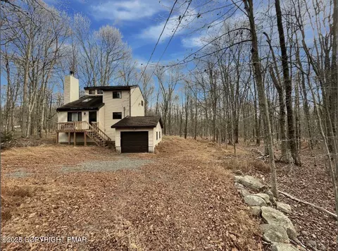 19 Livingston Ln, Gouldsboro, PA 18424