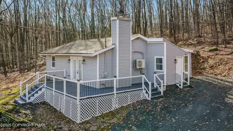218 Vista Rd, Cresco, PA 18326