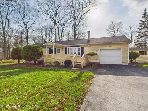 252 Coach Rd, Tobyhanna, PA 18466