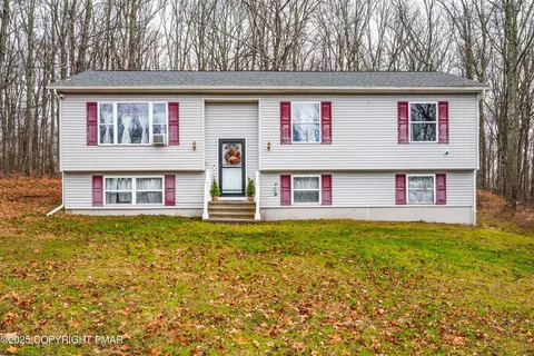 275 Estate Dr, East Stroudsburg, PA 18302