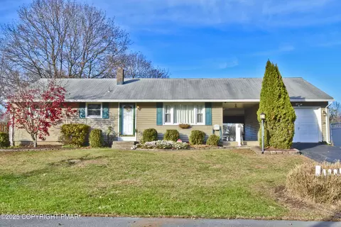 1750 Rosebriar Ln, Stroudsburg, PA 18360