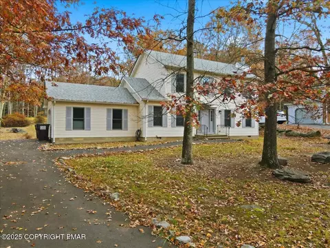 2312 Cramer Ct, Bushkill, PA 18324