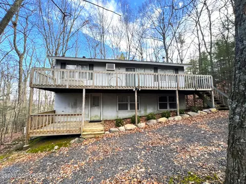 1109 Alpine Dr, East Stroudsburg, PA 18302